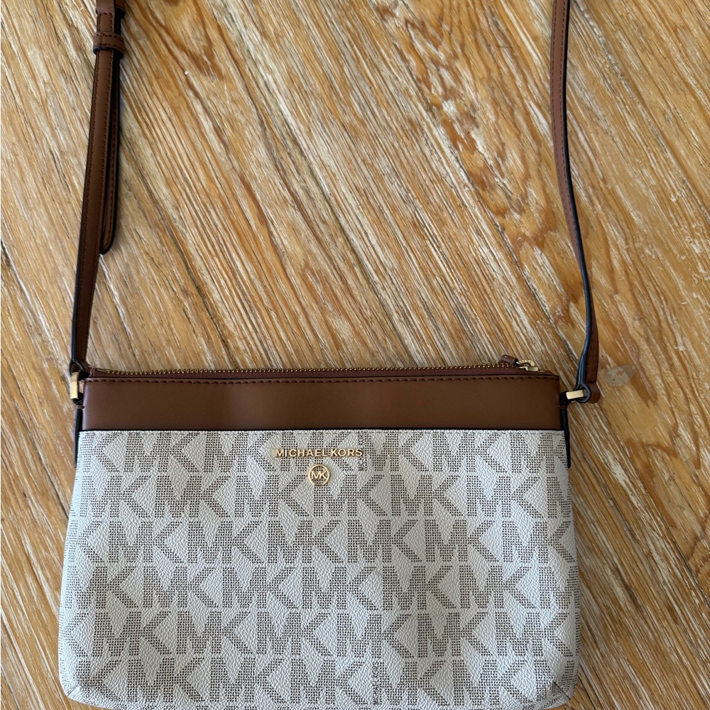 Michael Kors Jet Set convertible wristlet Bag